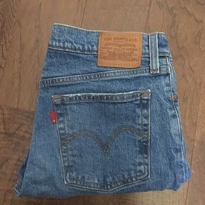 Levi’s wedgie blue jeans size 27